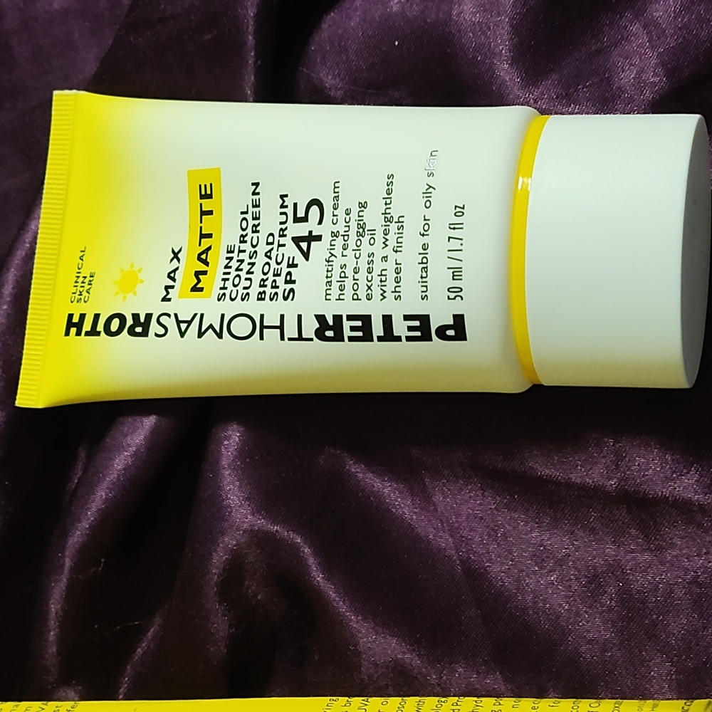 Peter Thomas Roth max matte sunscreen - Picture 5 of 6